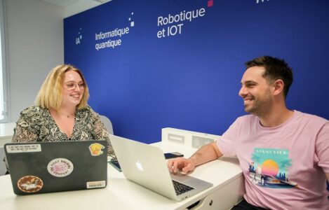 Etudiants en formation digitale en alternance à l'école digitale WIS